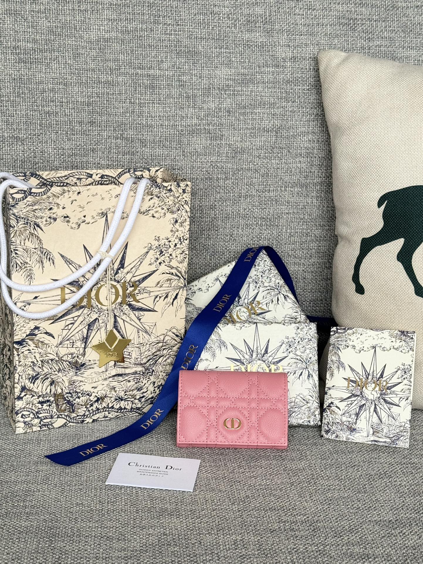 Dior 30 Montaigne Glycine 지갑 S5132UWHC