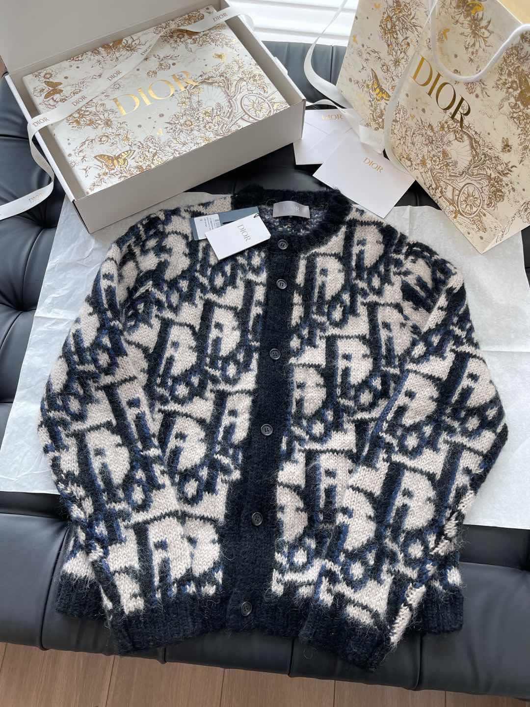 디올 x 카우스 모헤어 가디건