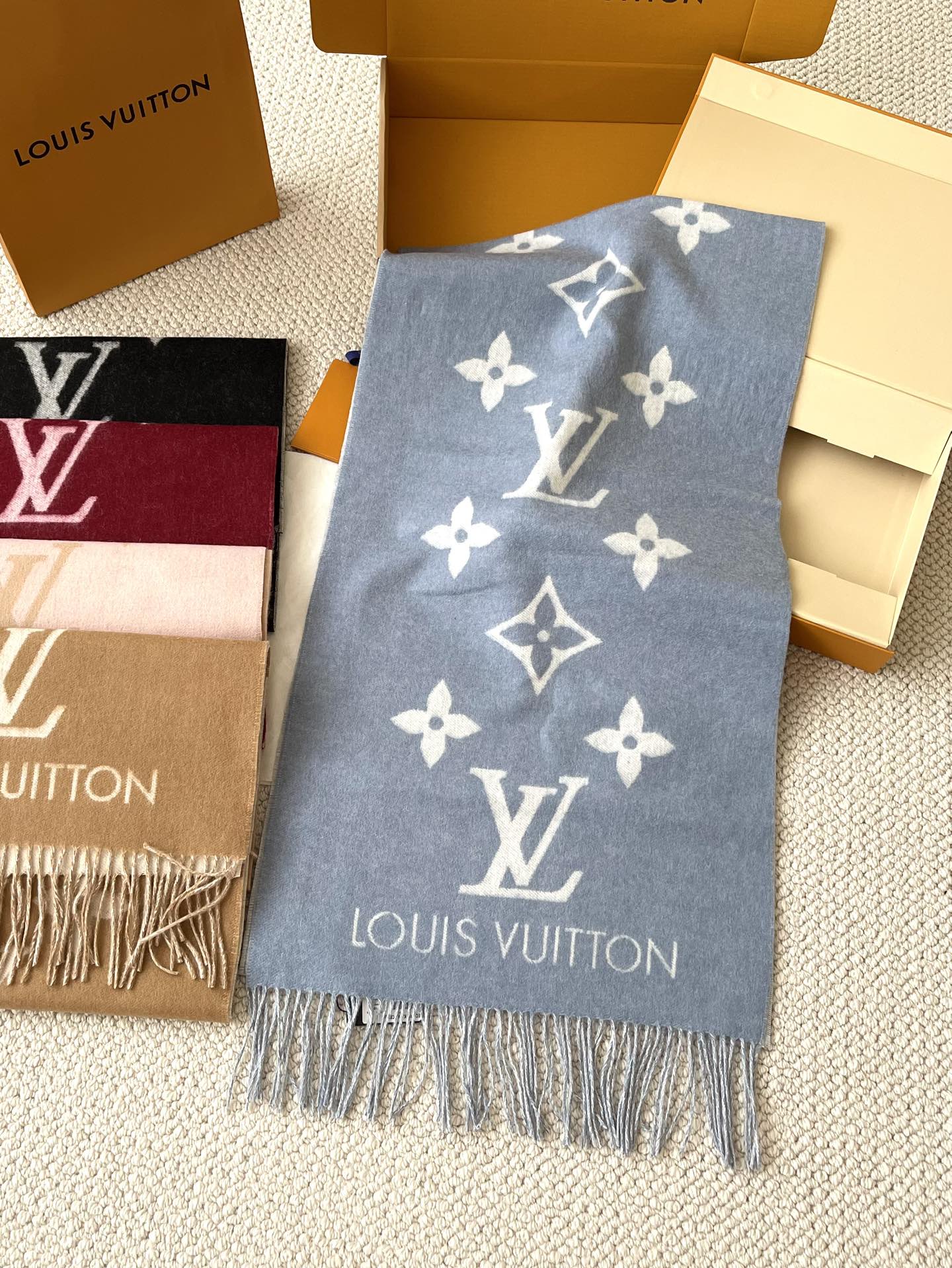 루이비통 레이캬비크 스카프  M78908