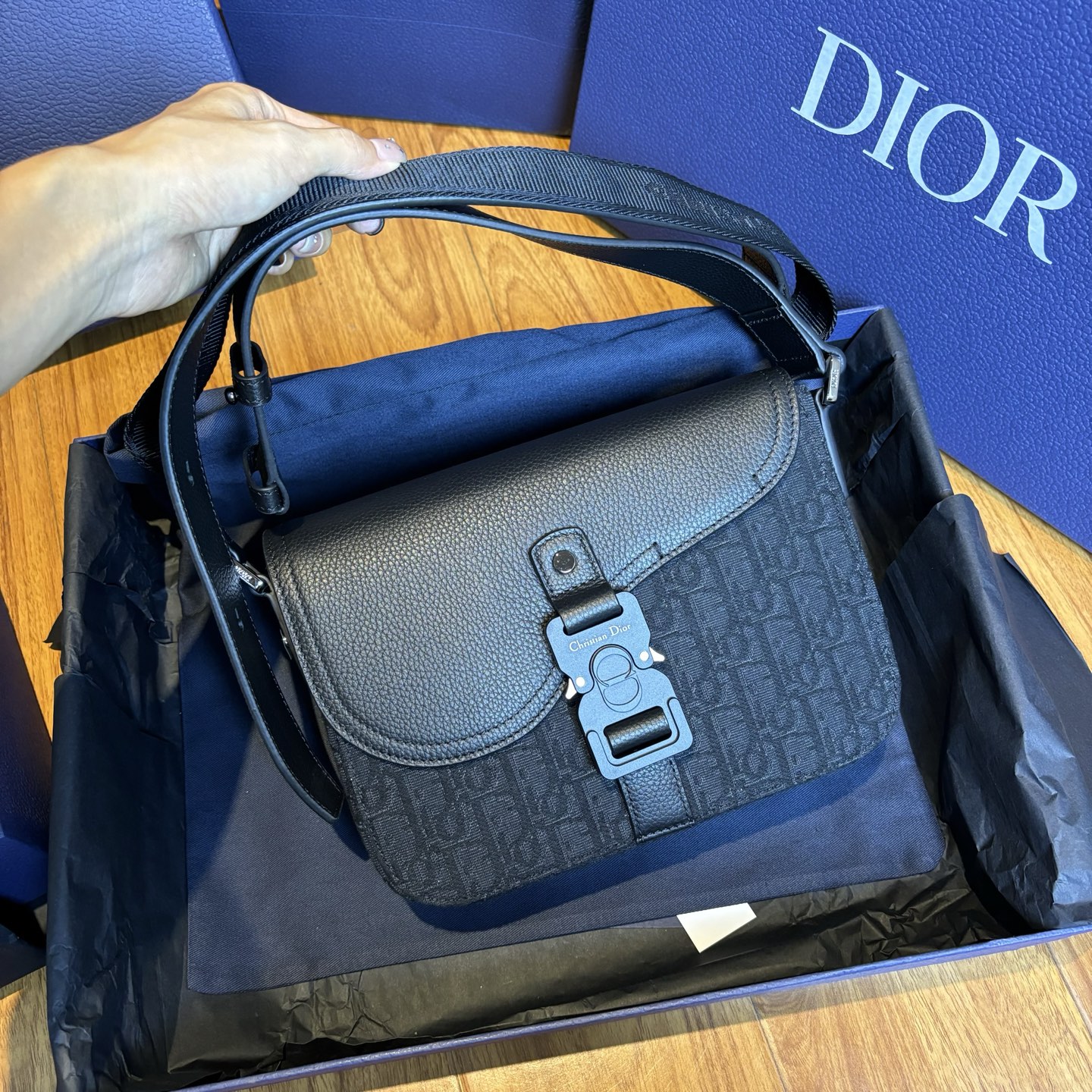 디올 스몰 새들 플랩 메신저백 1ADPO049YKS  23 x 17.5 x 6cm