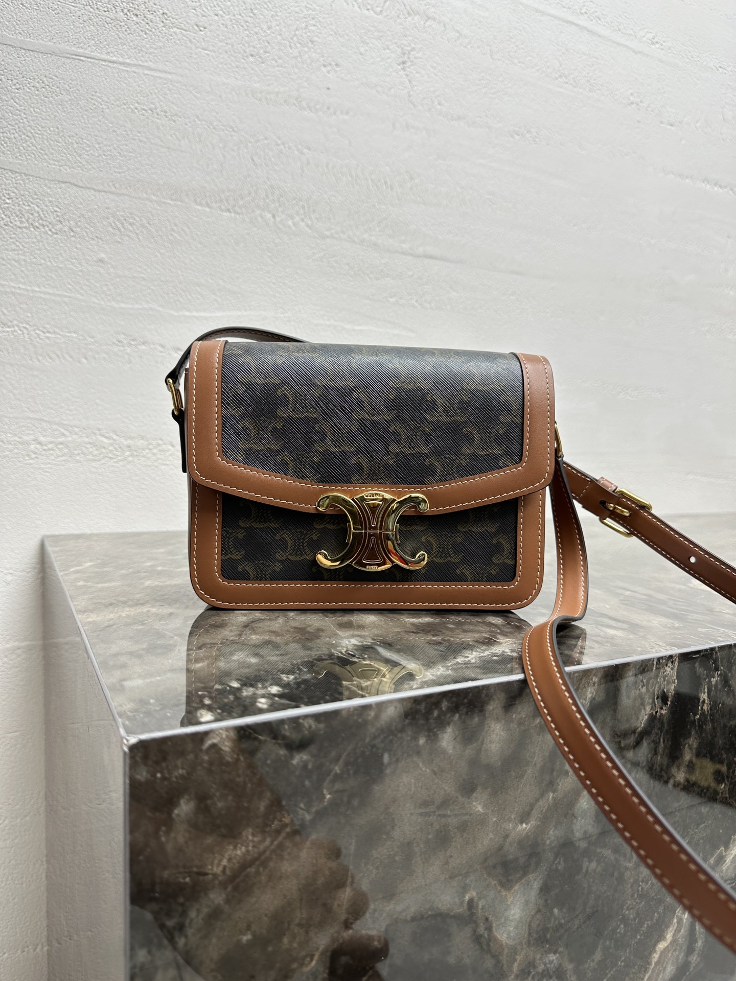 셀린느 TEEN TRIOMPHE 18.5 X 14 X 6cm