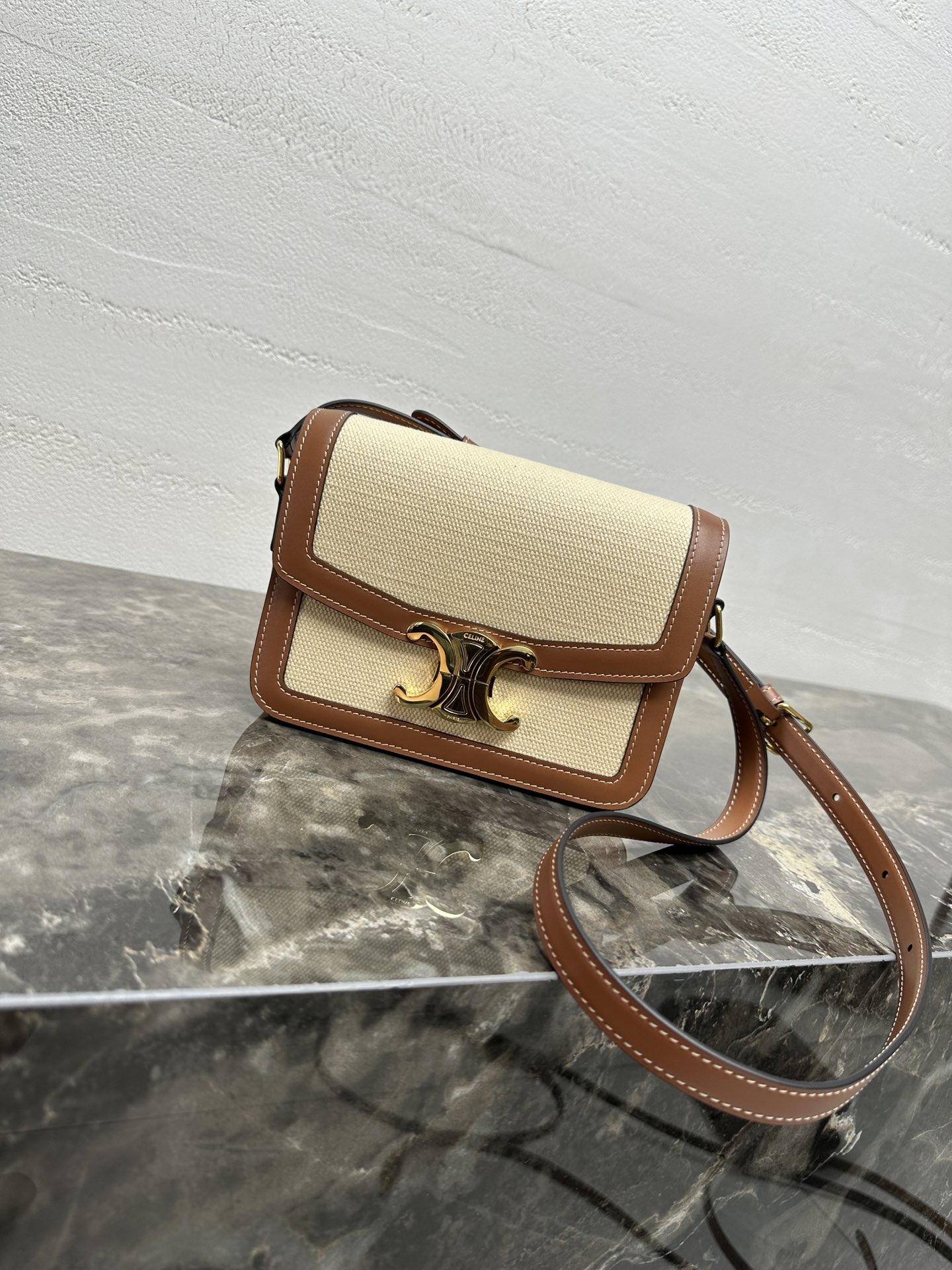 셀린느 TEEN TRIOMPHE 18.5 X 14 X 6cm