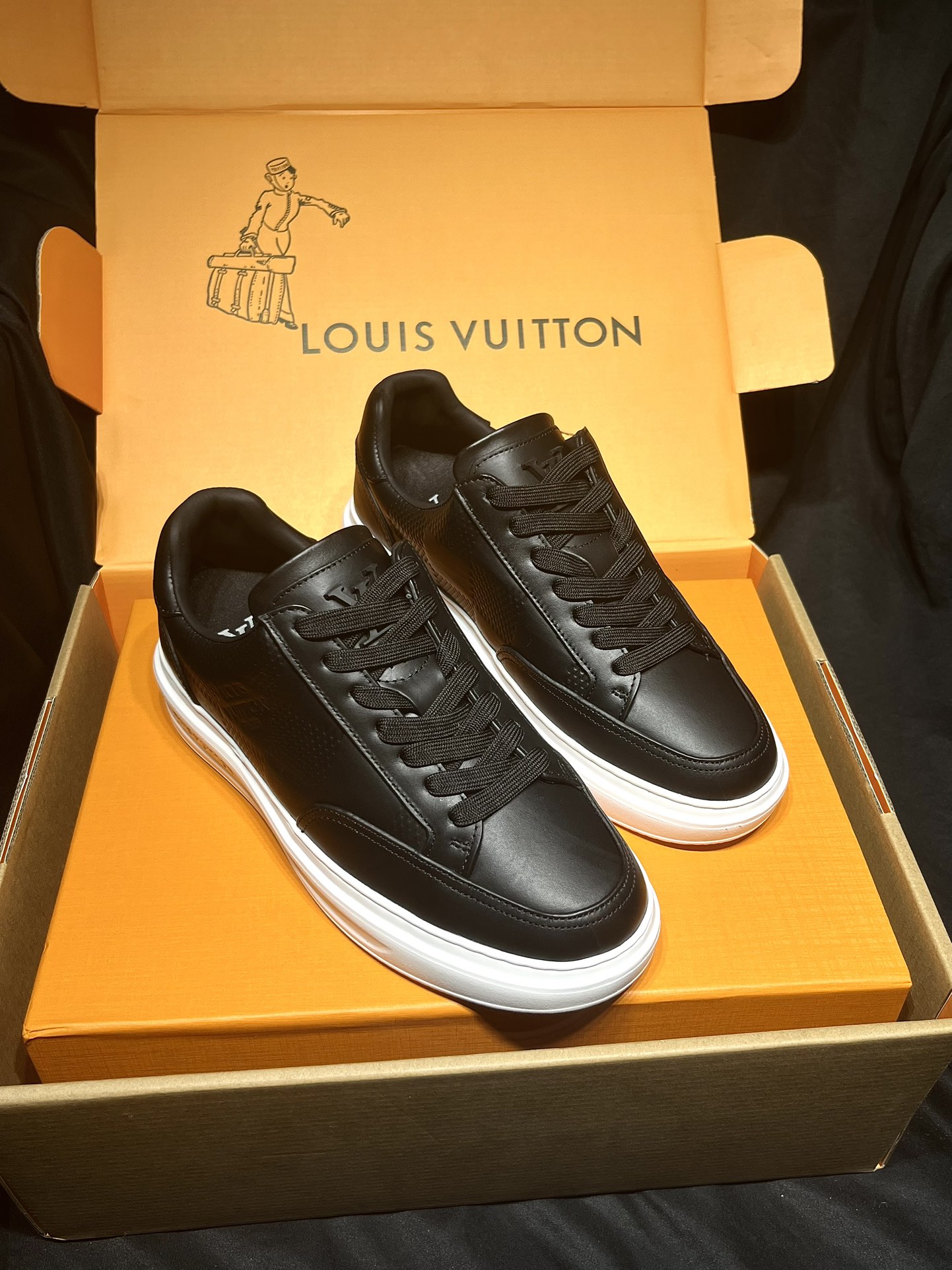 루이비통 베버리힐즈 스니커즈 1A8V3J