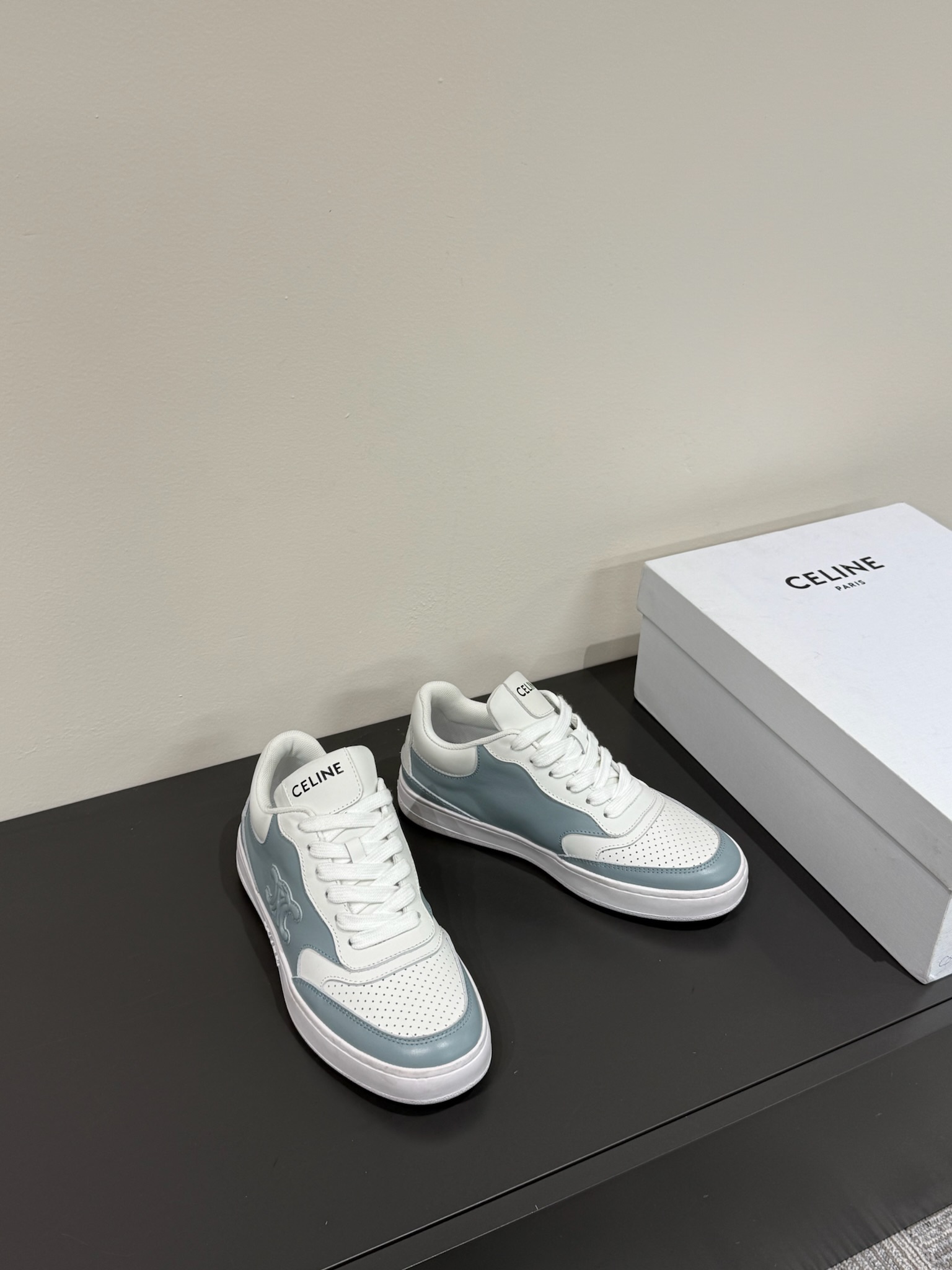 셀린느 스니커즈