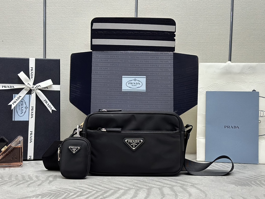 프라다 리나일론 렉탱글 숄더백 1BC167