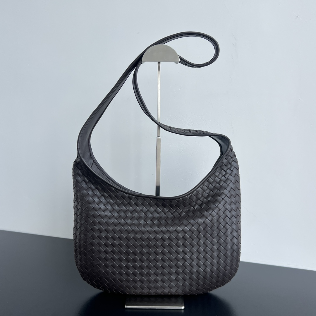 BOTTEGA VENETA 스몰 베네토 826877 38x24x2cm 숄더 스트랩 50cm