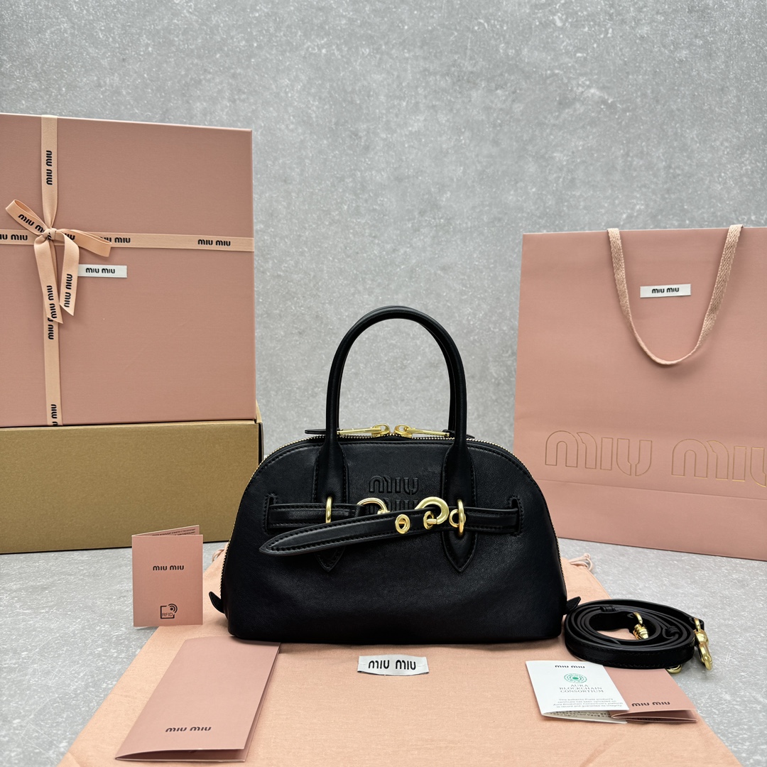 Miu Miu Small  Aventure 핸드백   28×11×17cm