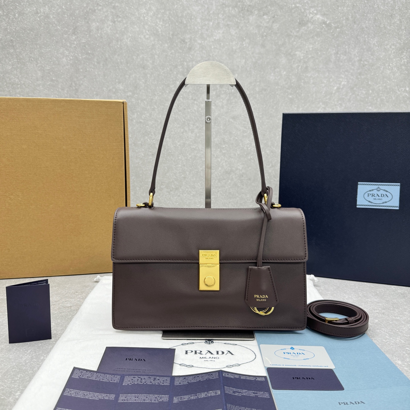 Prada  소프트 사운드 숄더 백  28×9×17cm