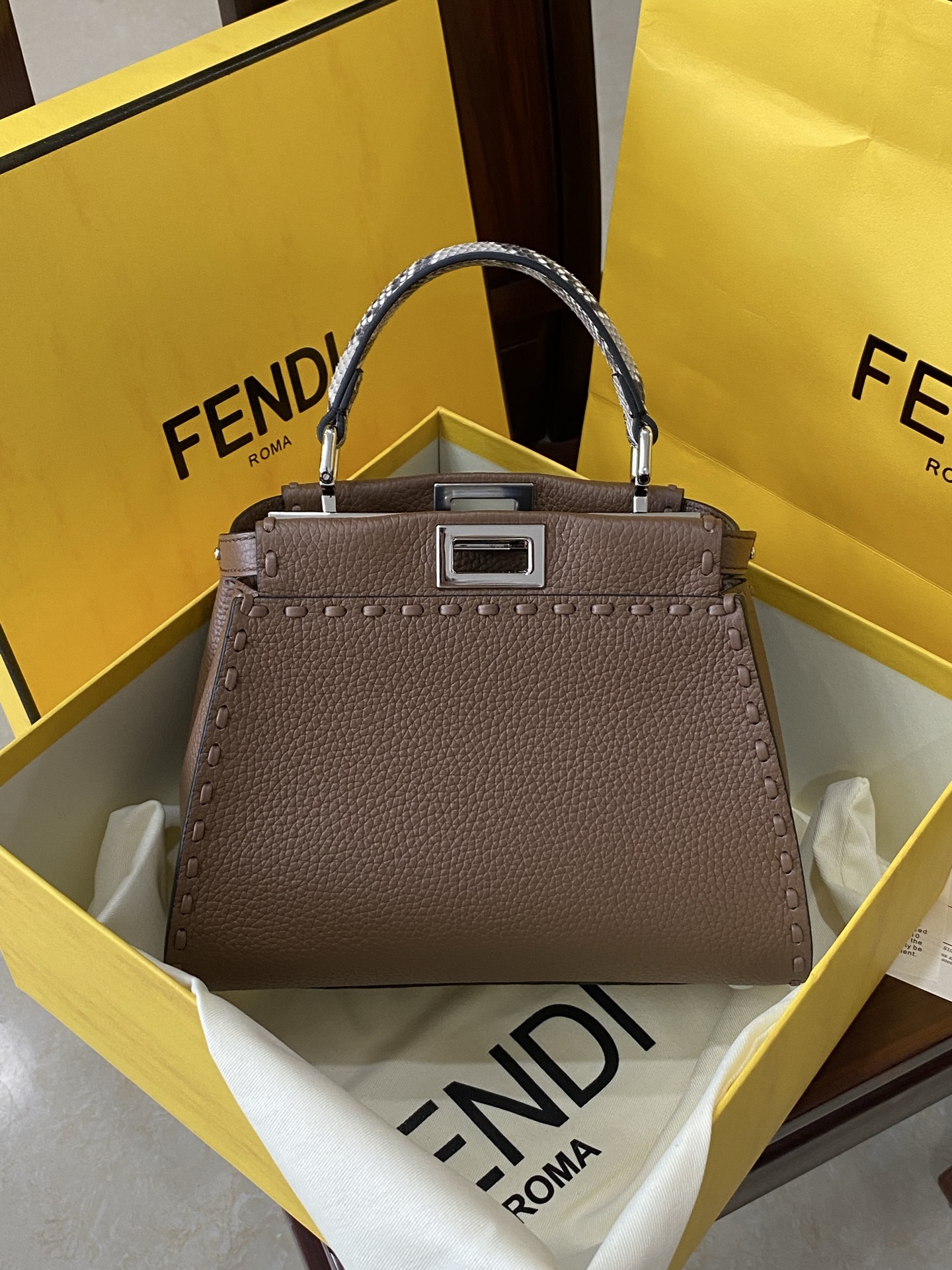 펜디 피카부 미니  8BN244 23*11*18cm