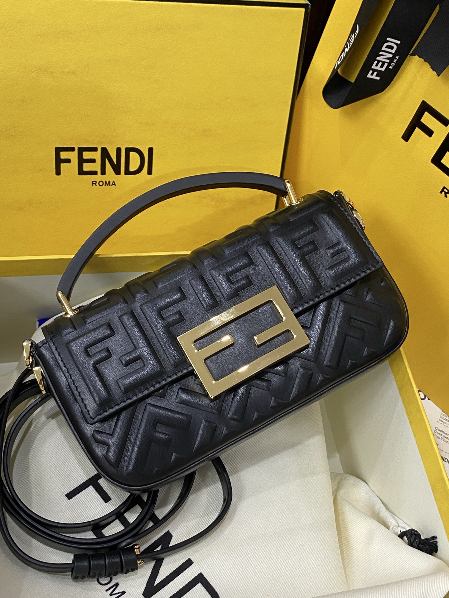 FENDI 펜디 바게트 폰 파우치 7AS142  20X11X3cm