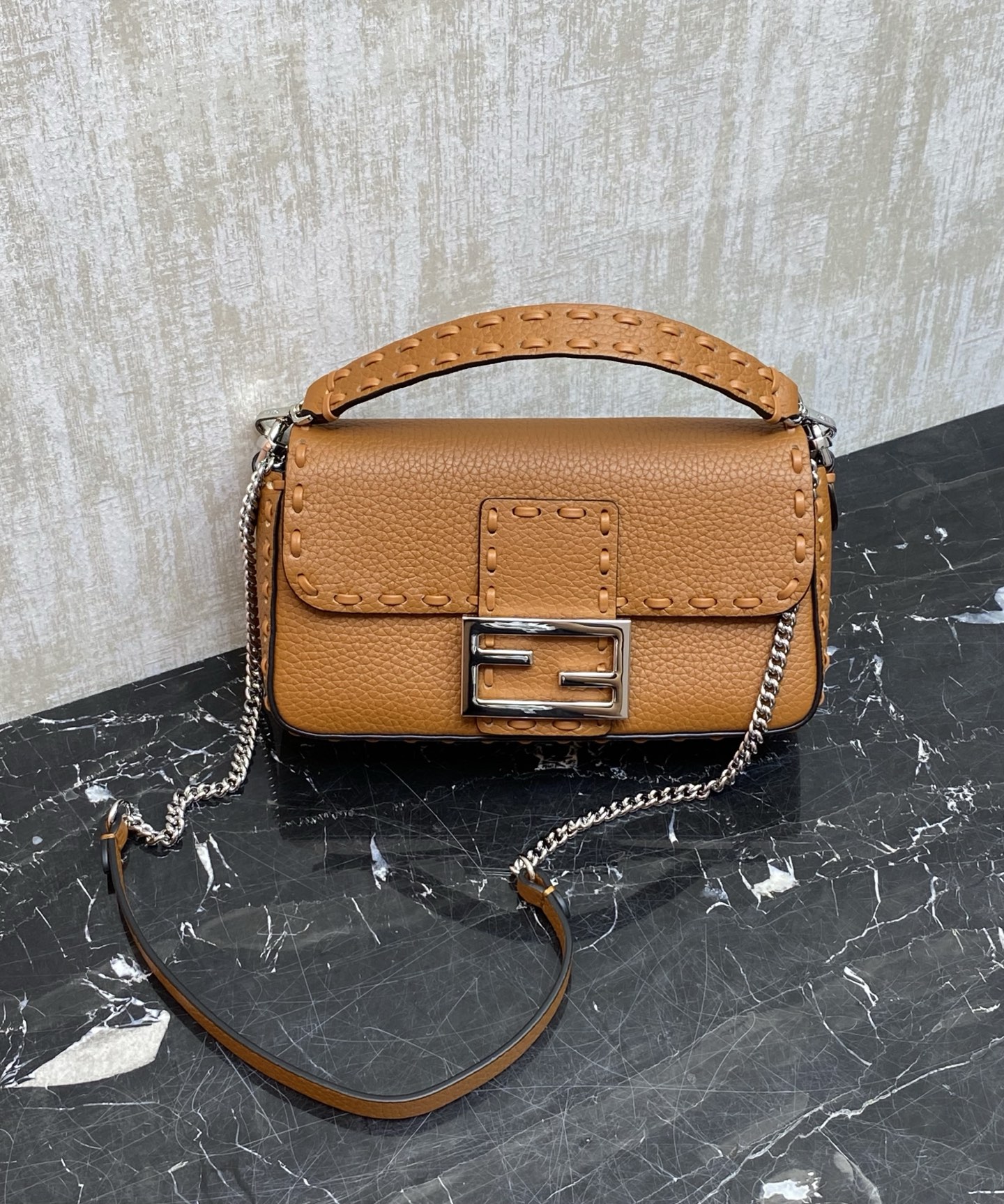 펜디 바게트 미니 백 8BS017 20X 11.5X 4 cm