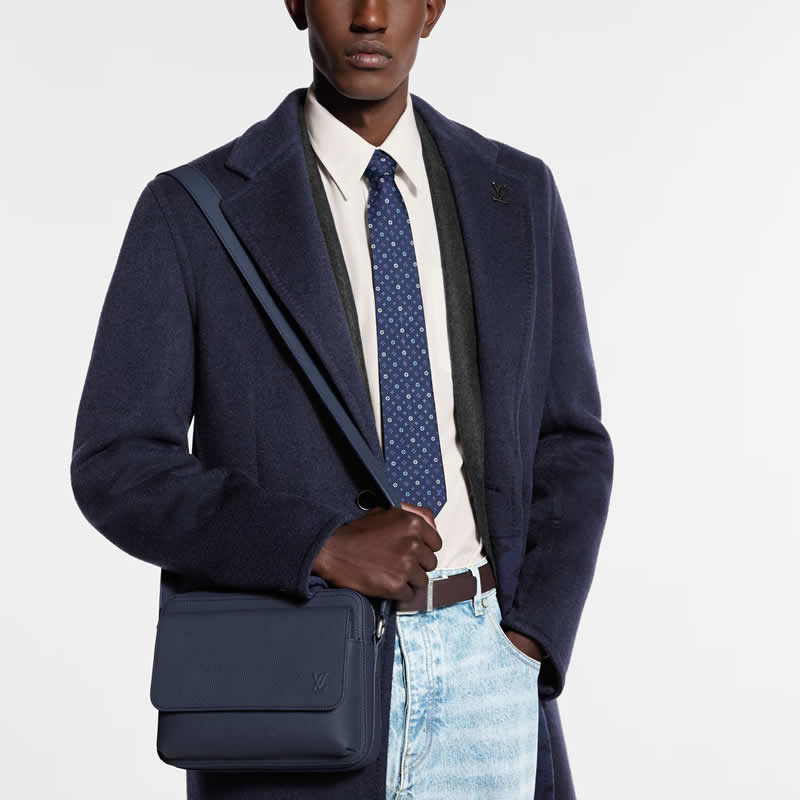 루이비통 M15260 보딩 메신저  33 x 29 x 12cm