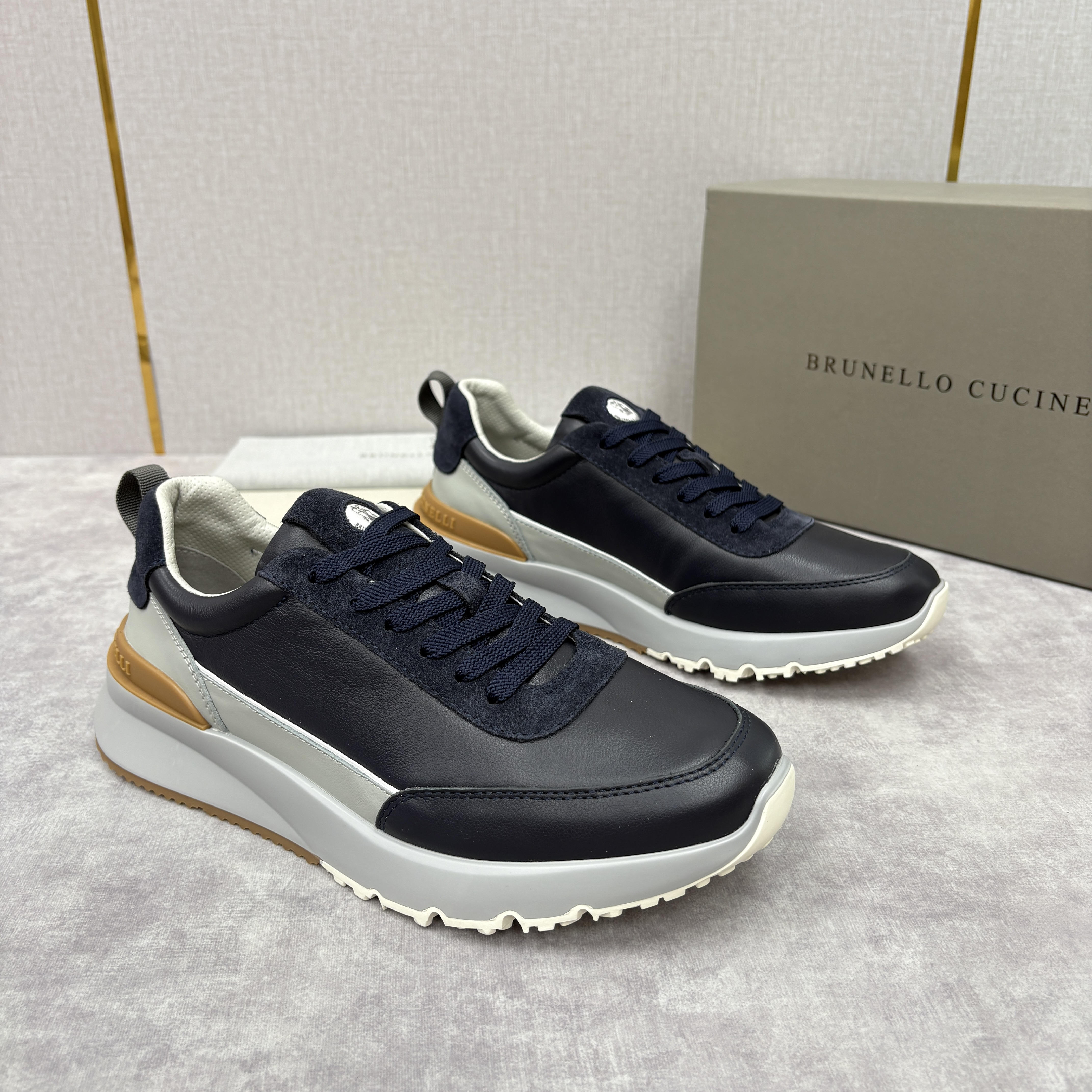 Brunello Cucinelli 로우탑 스니커즈