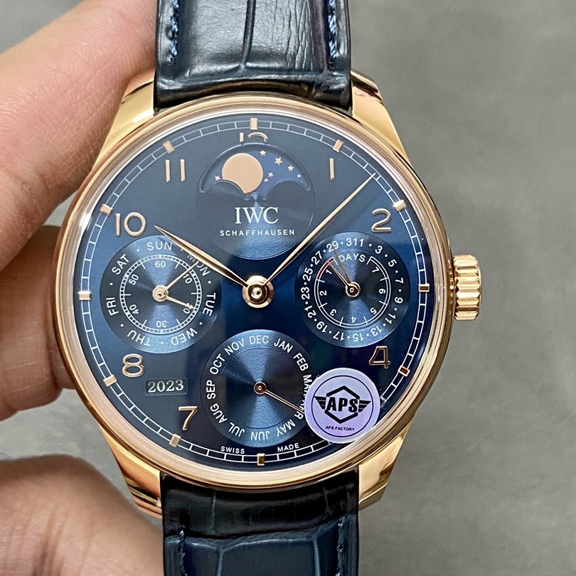 APS  l 52610 무브먼트 l 44.2 mm l 포르투기저 퍼페추얼 캘린더 IW503312