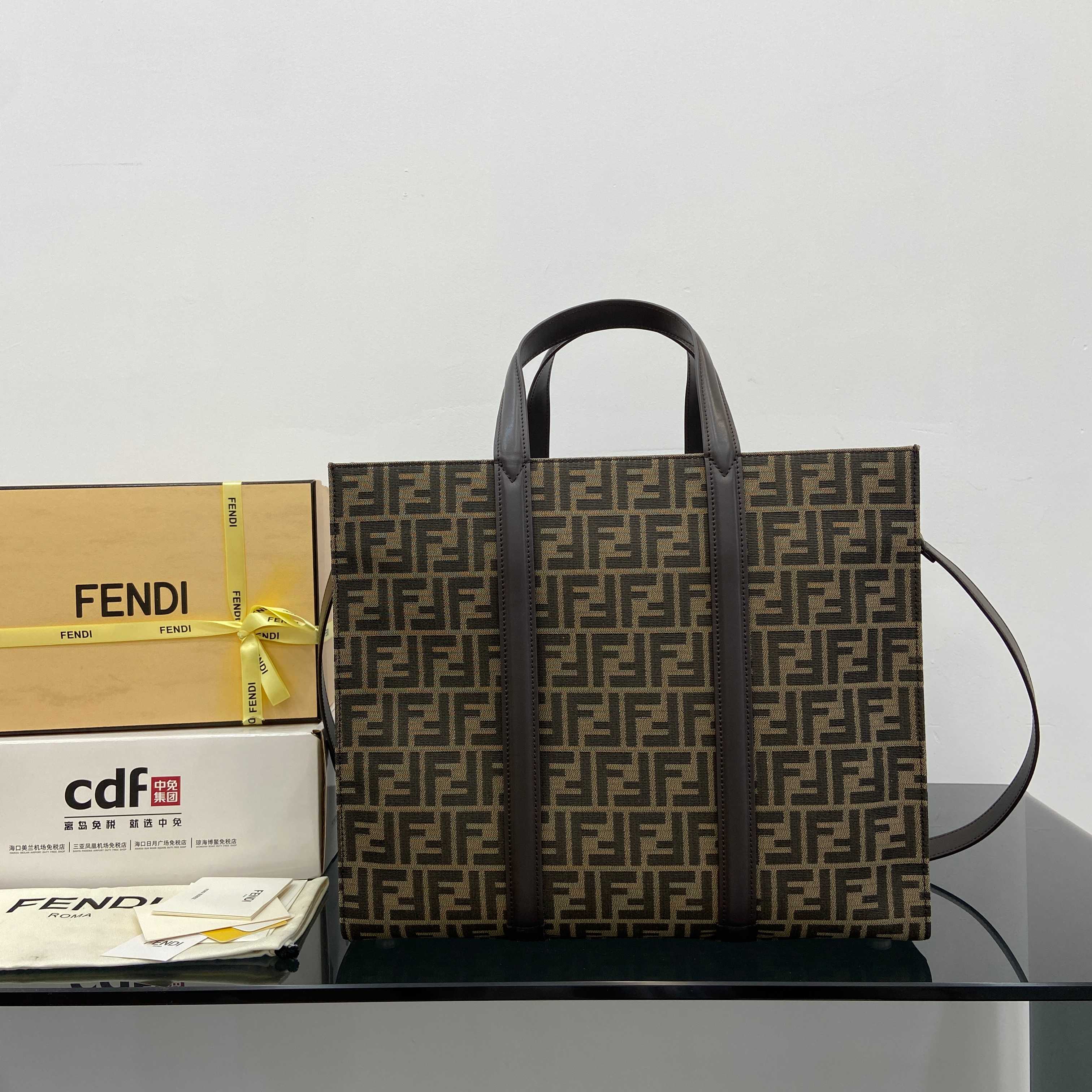 펜디 FF 자카드 패브릭 쇼퍼백 멀티컬러  40*20*35