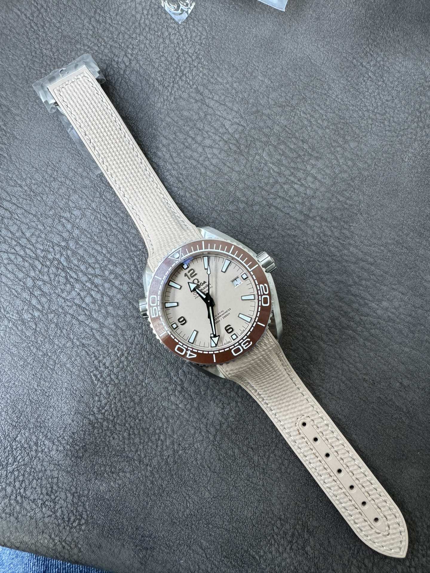 VS  l 8900 l 43.5 mm l 씨마스터 플래닛 오션 600M 215.32.44.21.09.001