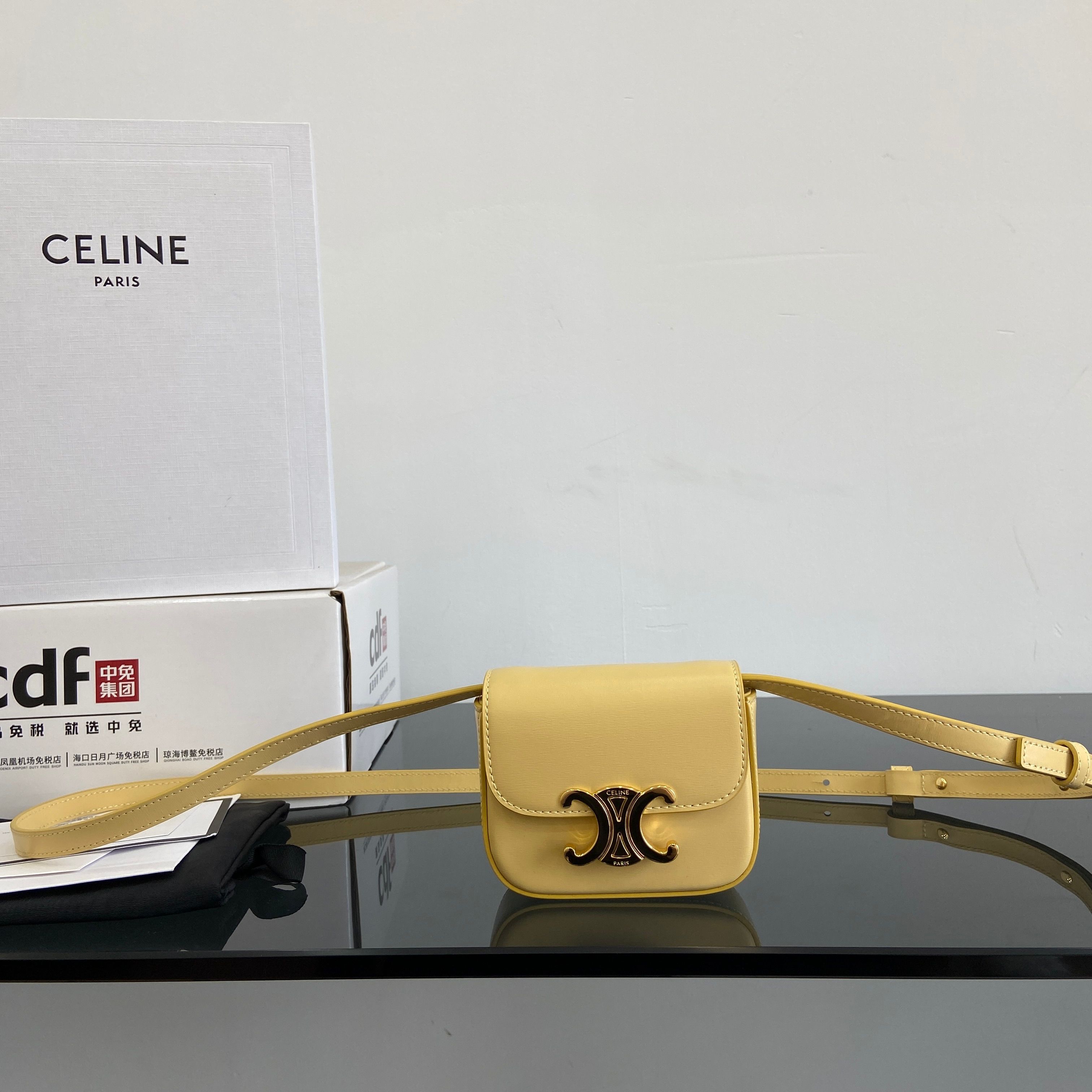 셀린느 클로드 미니 트리옹프 크로스백  11×4×8cm