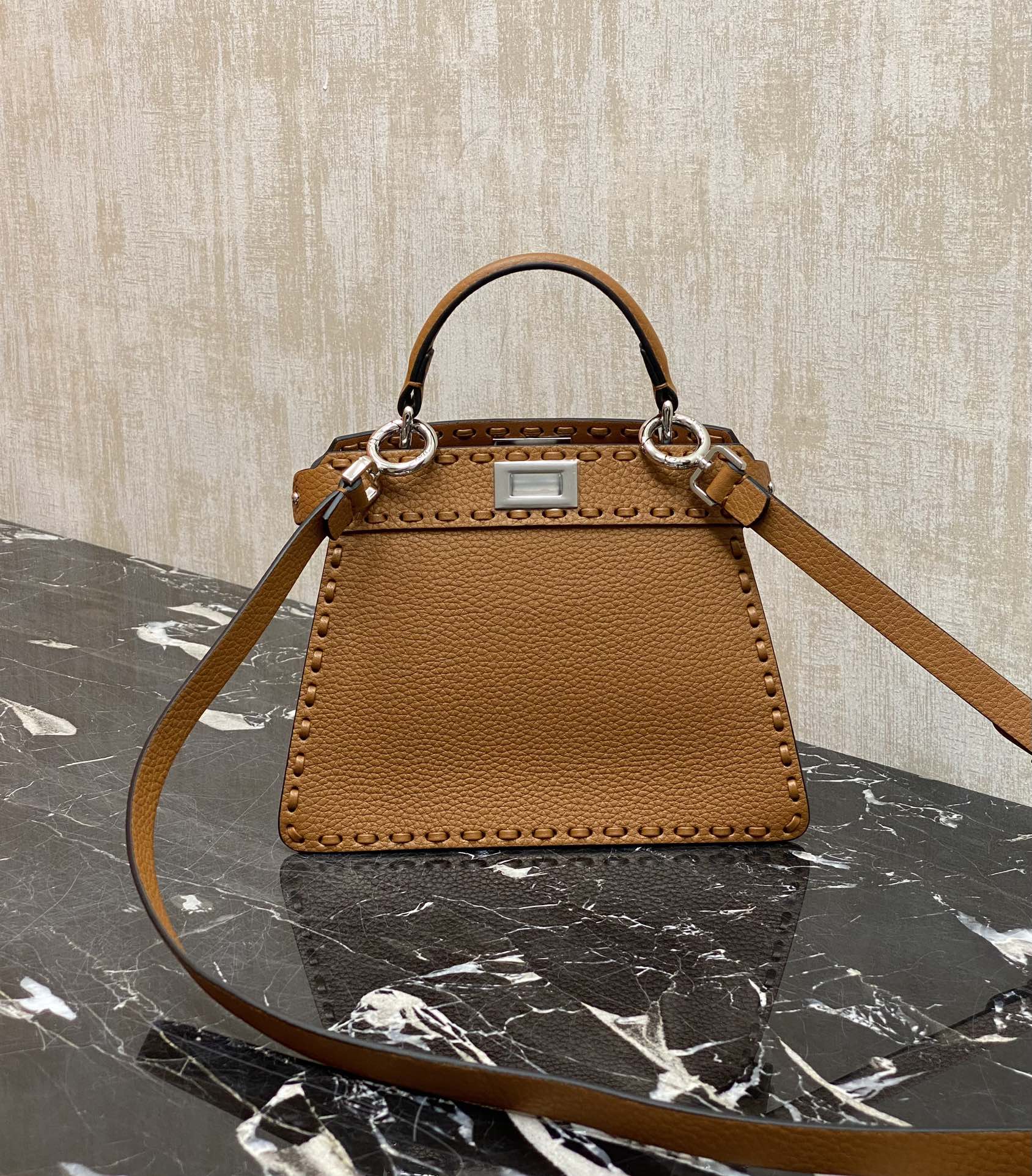 FENDI 미니 peekaboo petite  20x15.5x11cm