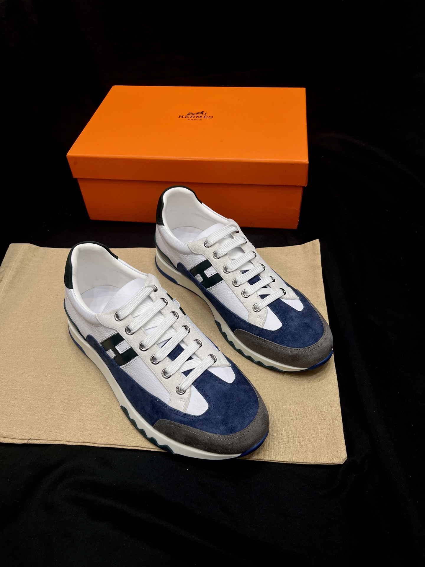 에르메스 트레일 스니커즈