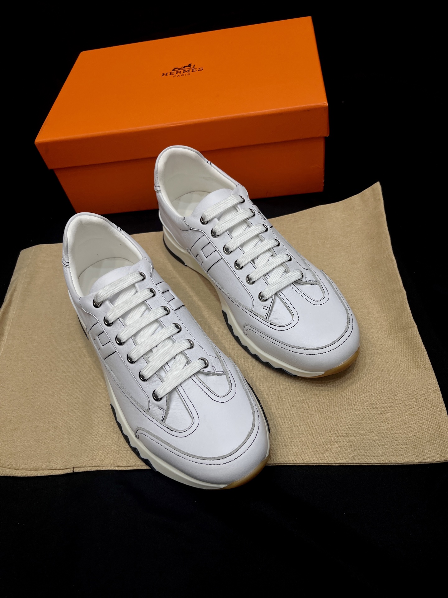 에르메스 트레일 스니커즈