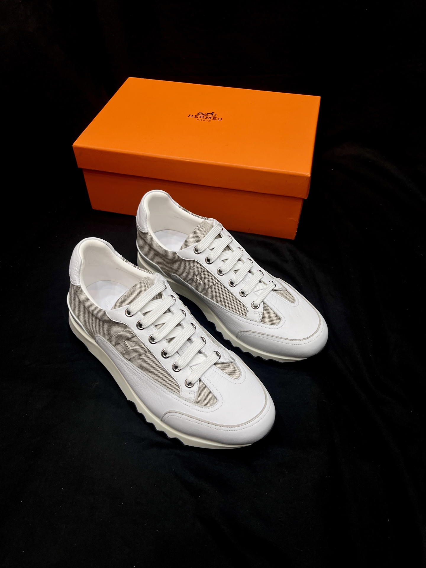 에르메스 트레일 스니커즈