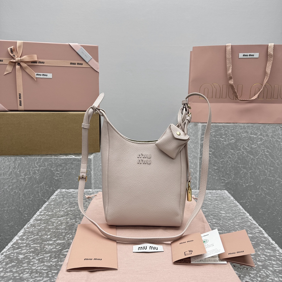 미우 미우 가죽 버킷 백 5BE099  18X 16x 8cm