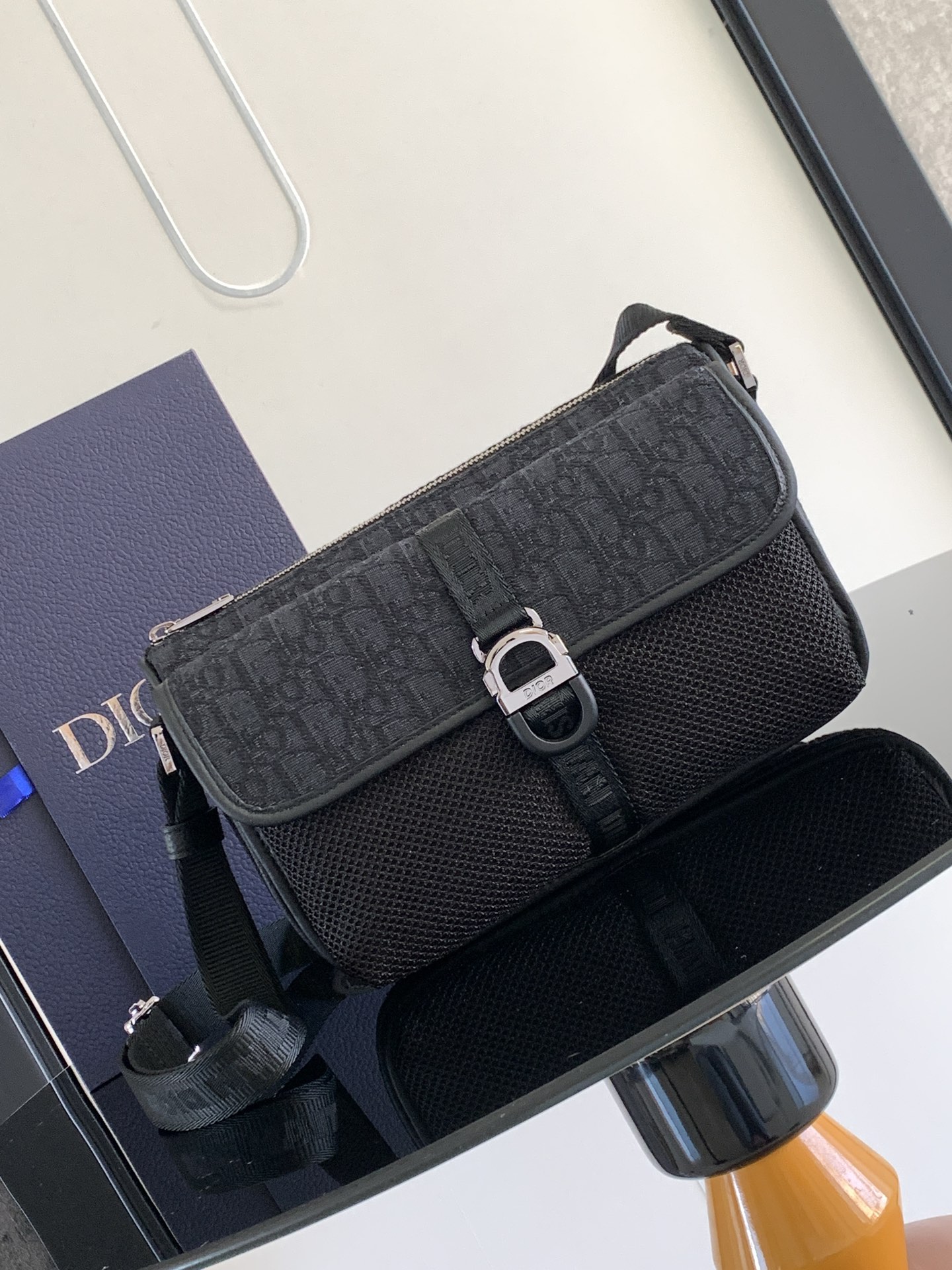디올 DIOR 디올가방 숄더백 H27E 1EIPO302YKY 26 x 18 x 5