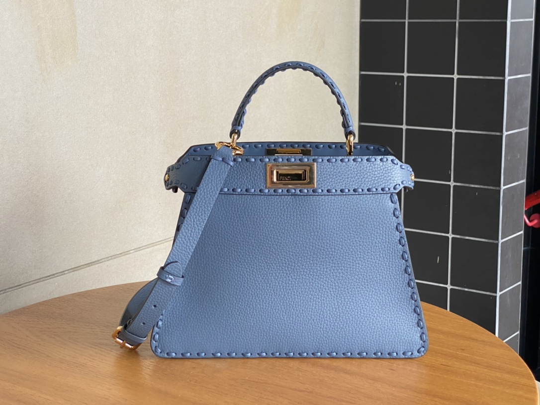 FENDI 스몰 피카부peekaboo  ISeeU  27 X 23 X 11 cm