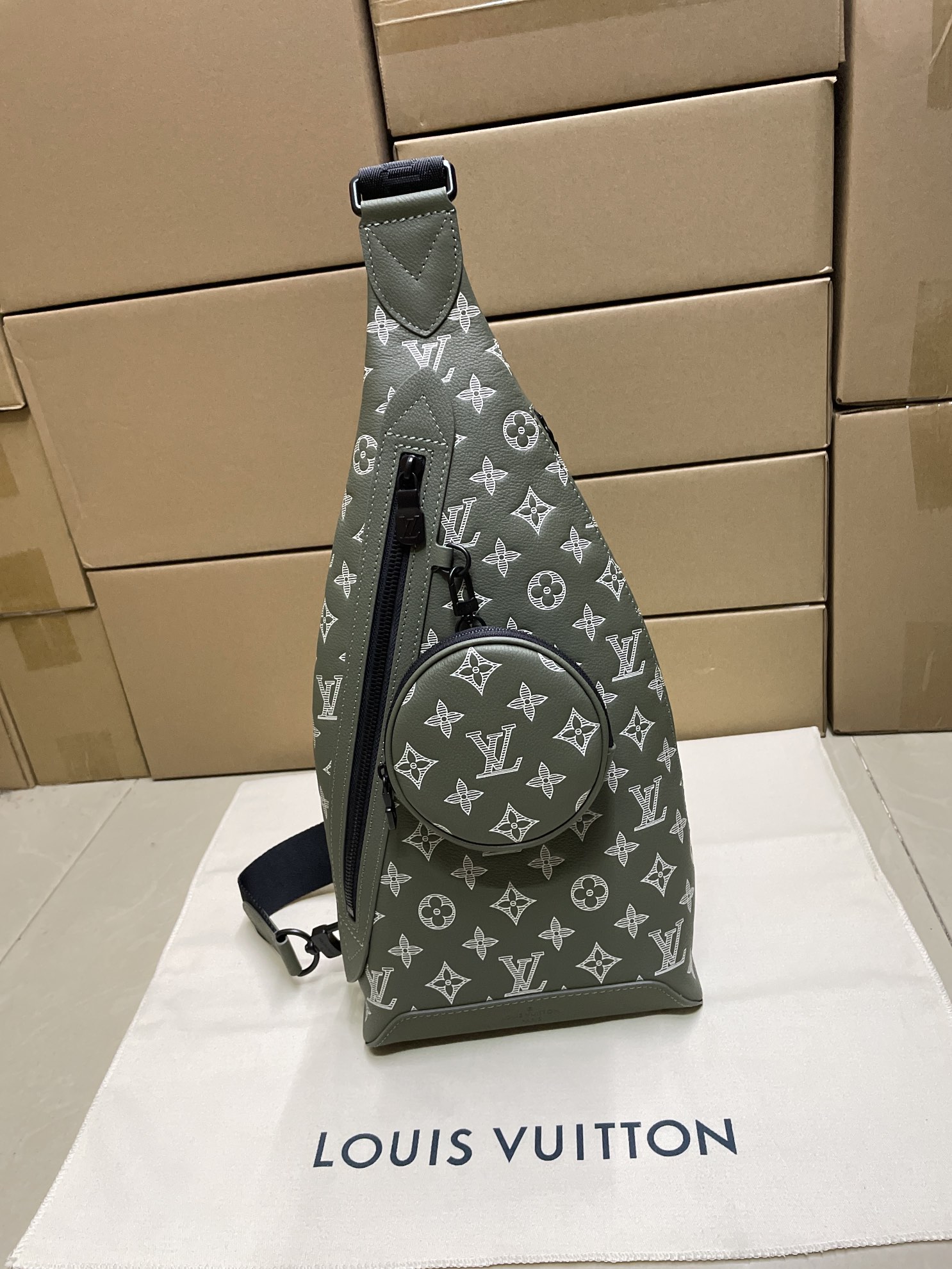 루이비통 듀오 슬링 백 M12486 42 x 6 x 20cm