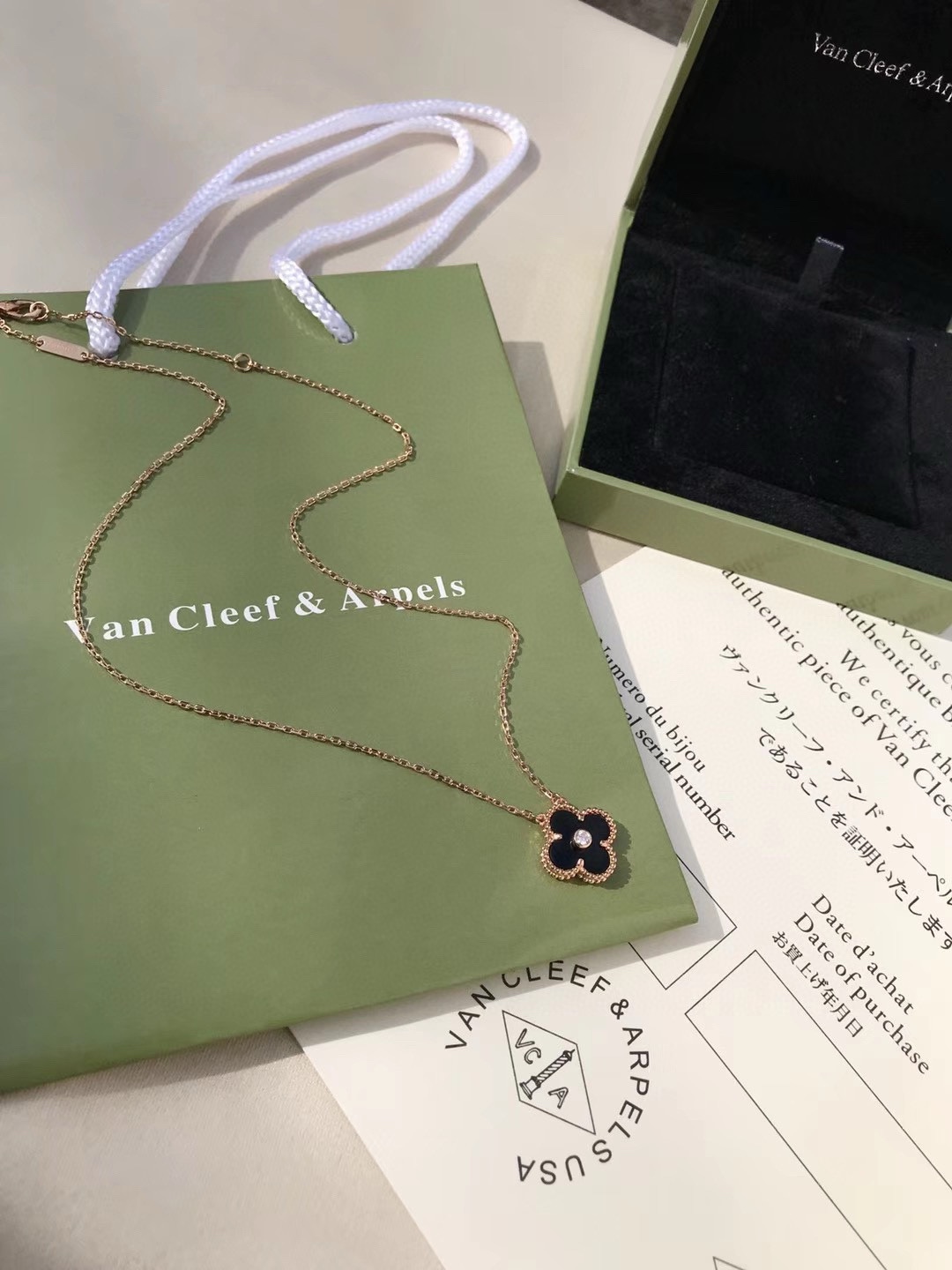 Van Cleef & Arpels-  아펠 알함브라 펜던트