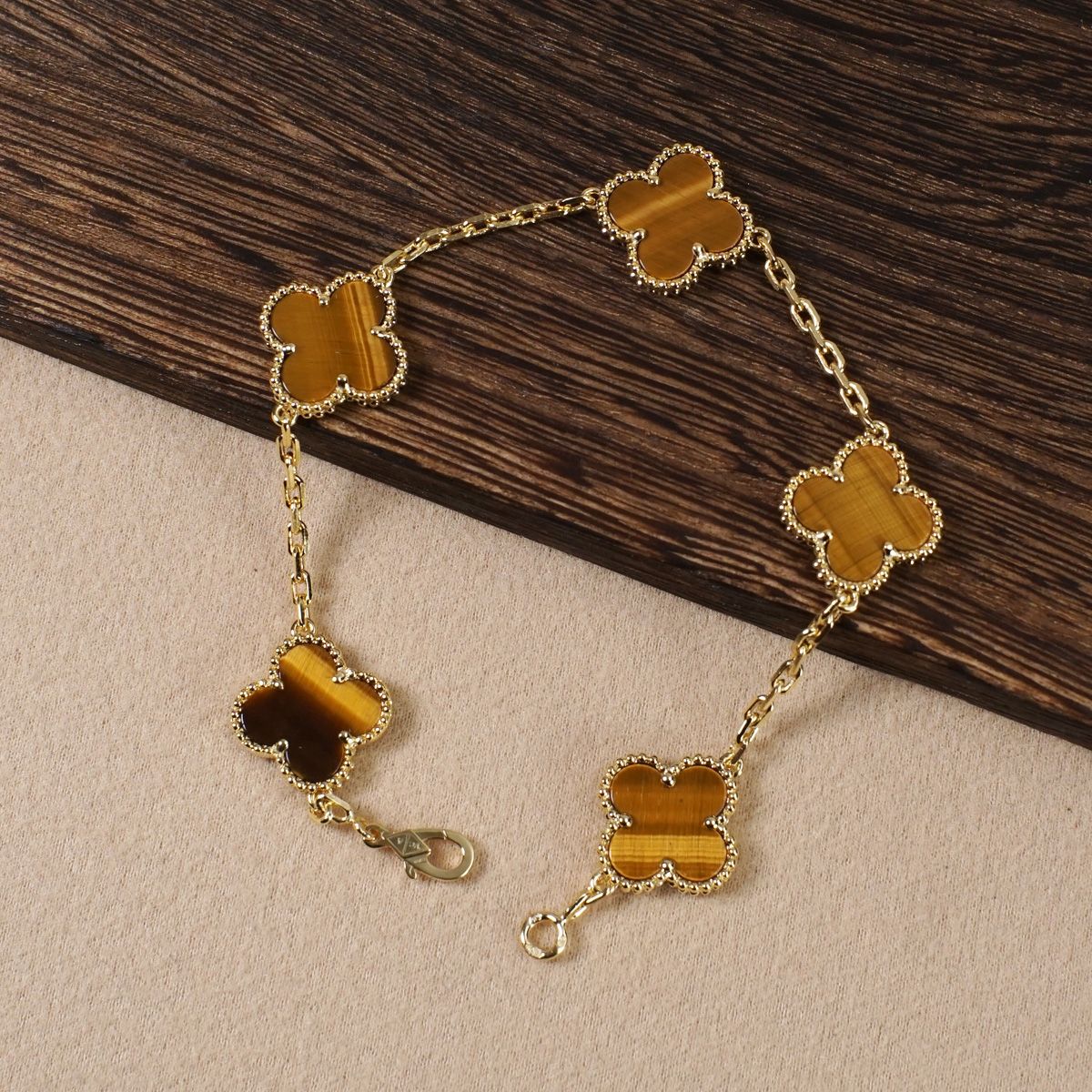 Van Cleef & Arpels -반클리프퓨어알함브라팔찌