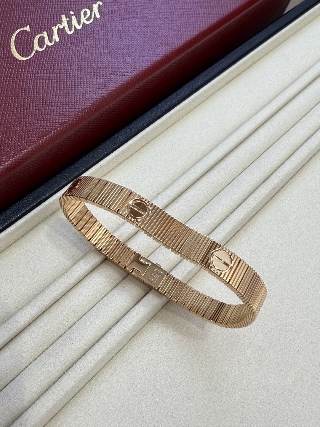 까르띠에 러브 언리미티드 팔찌 B6088917