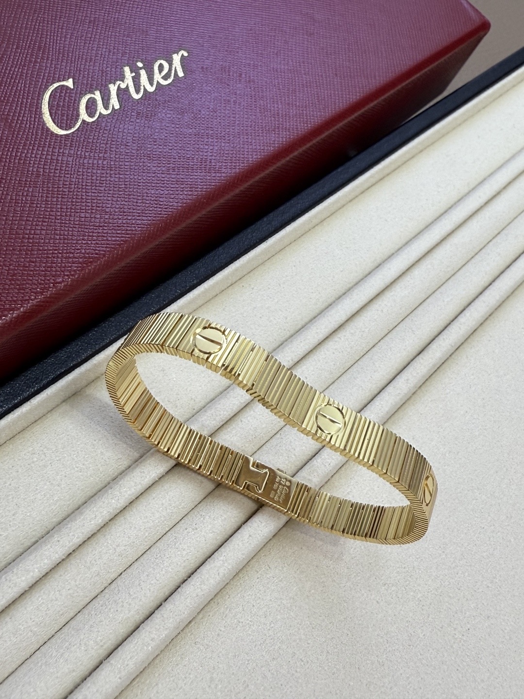 까르띠에 러브 언리미티드 팔찌 B6088917