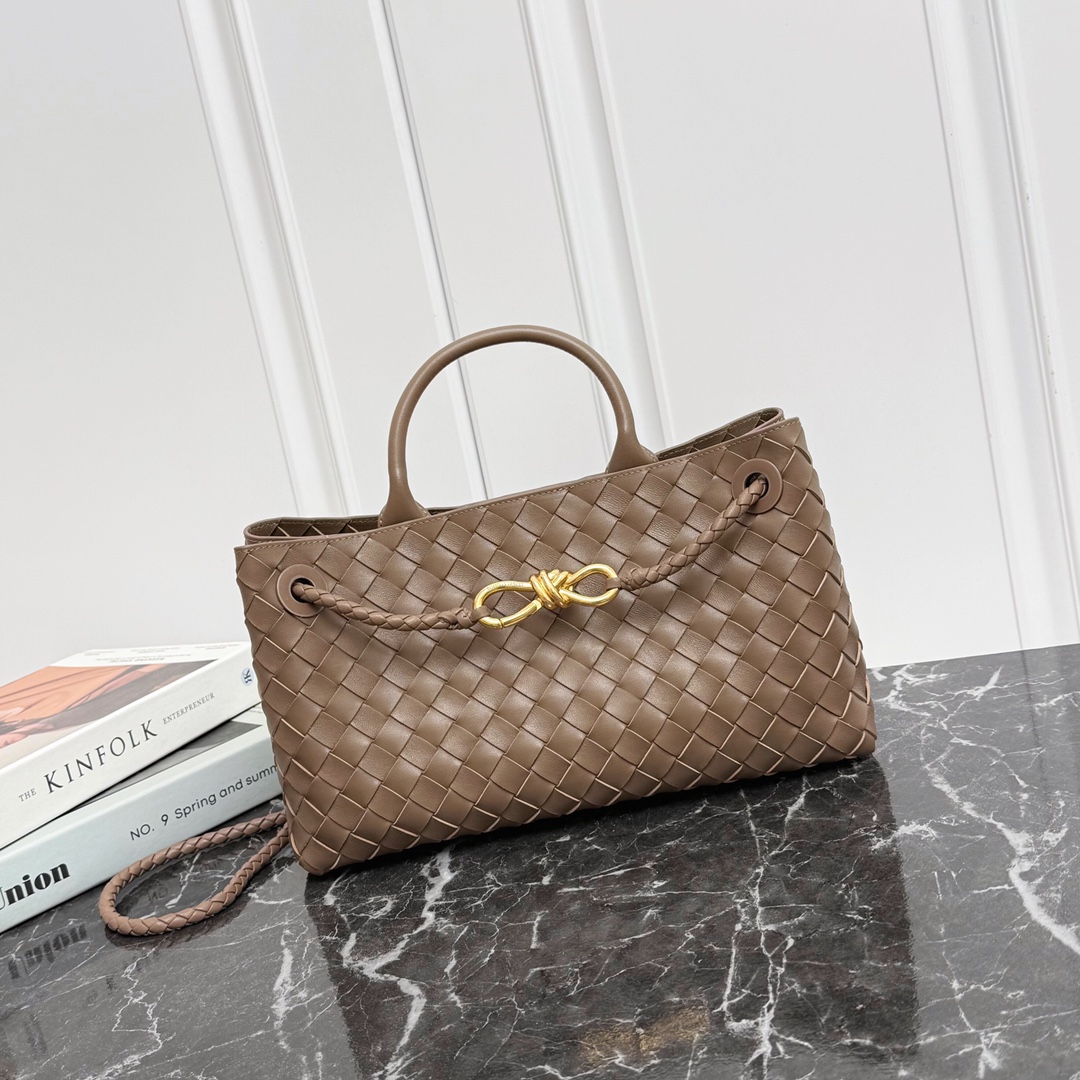 보테가 베네타 스몰 이스트 웨스트 안디아모  29*18*10CM