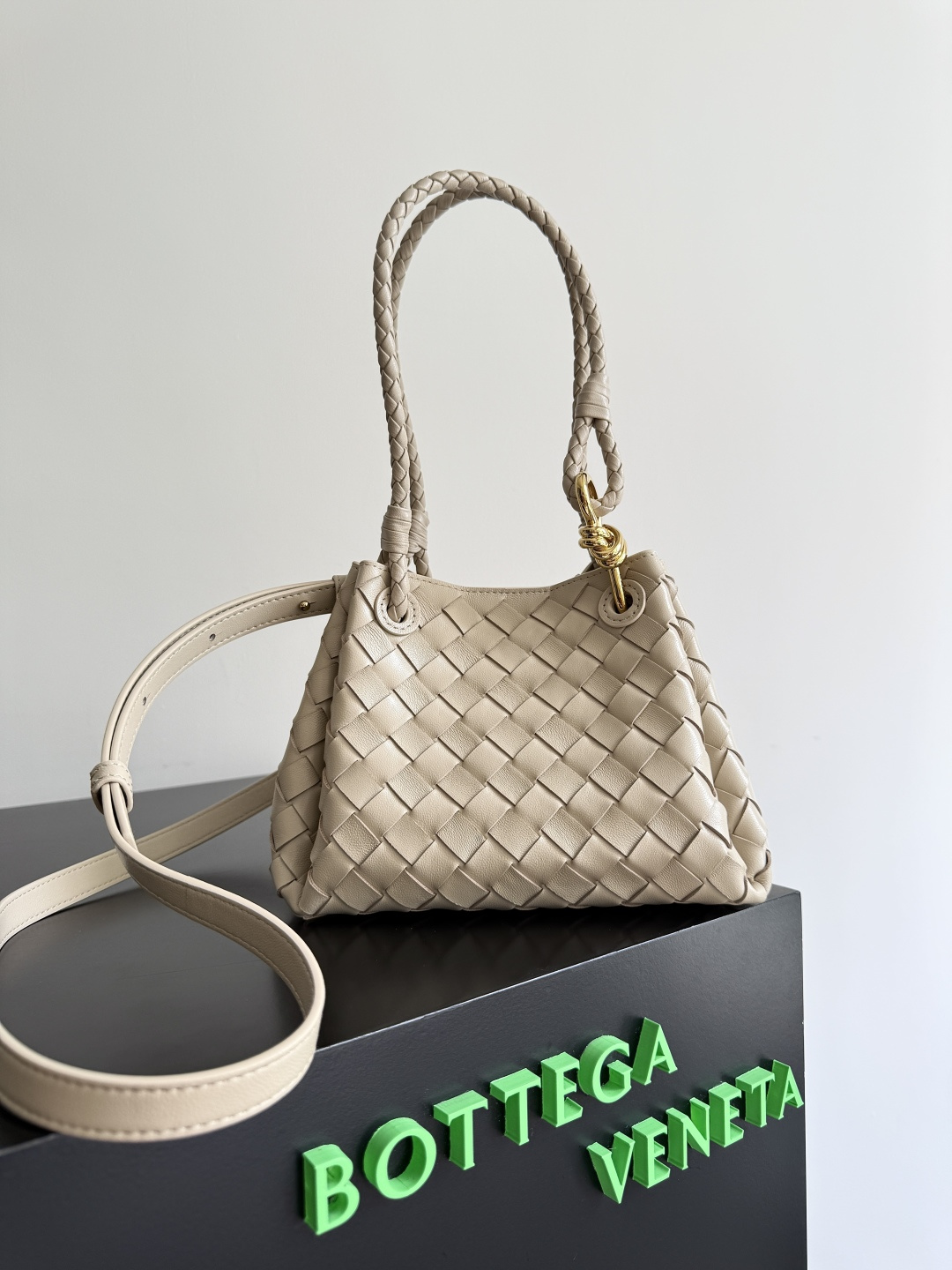 보테가 베네타 스몰 파라슈트 826220  21*17*16cm