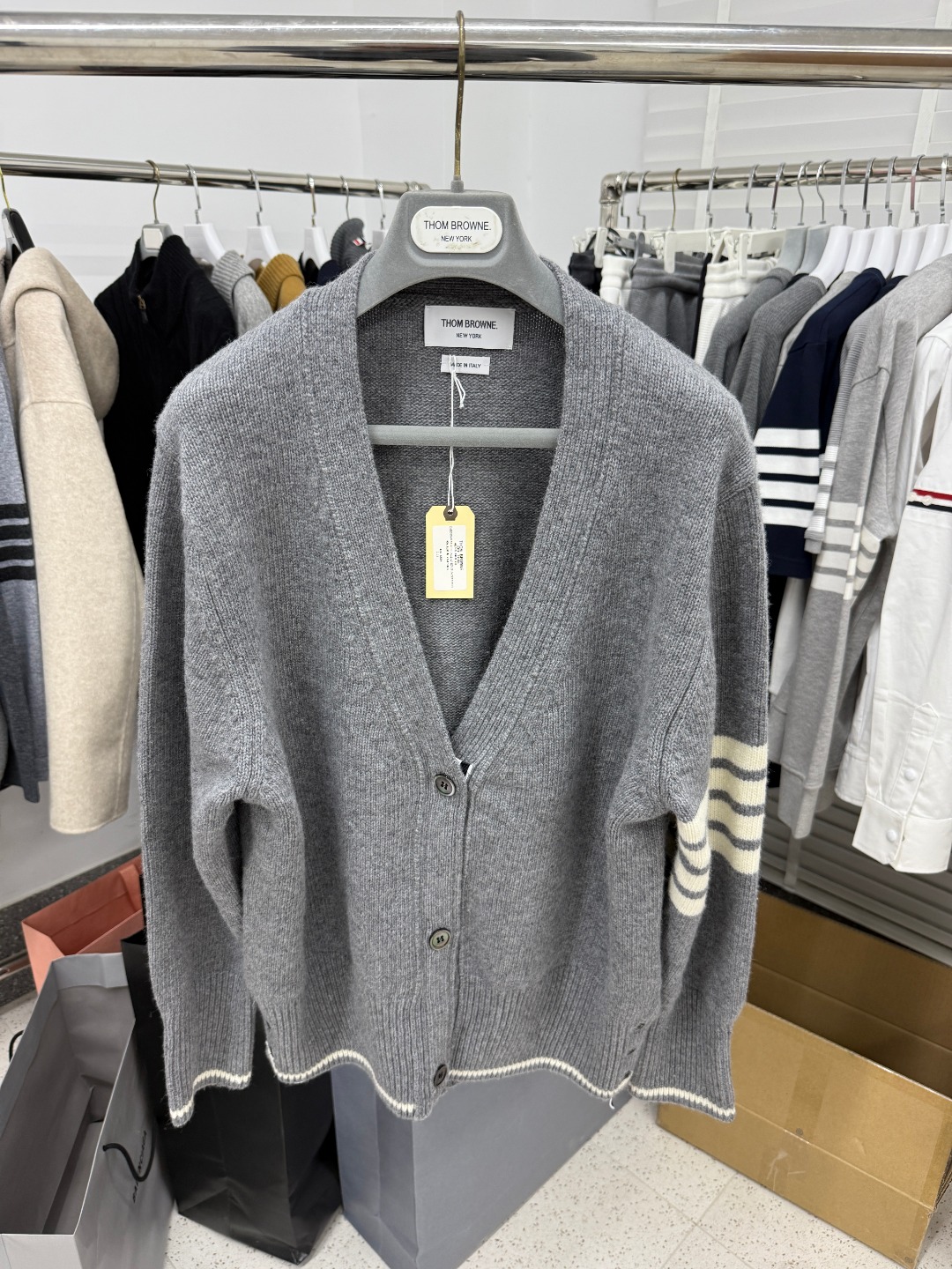 톰브라운 그레이 가디건