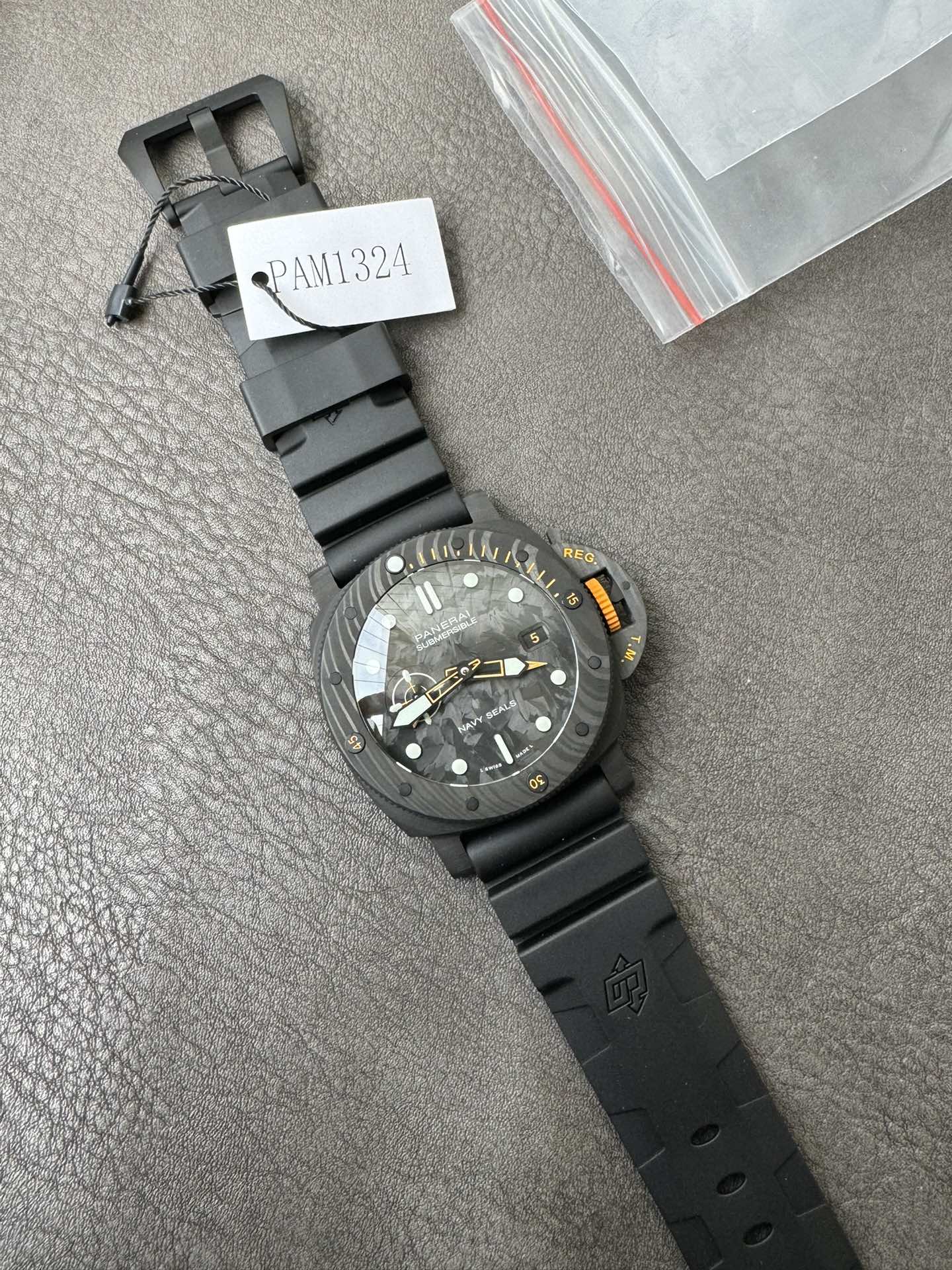 VS l  P.9000 l 44mm l Pam1324