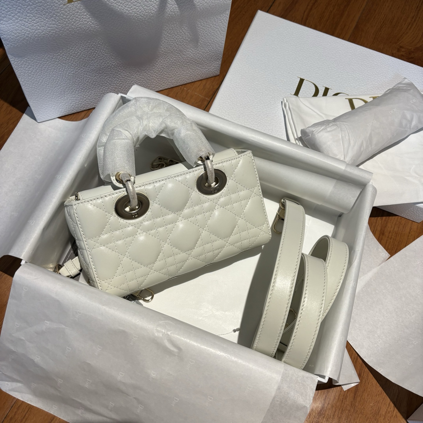 디올  Lady D-Joy  미니 백  19 x 10.5 x 5.5  cm