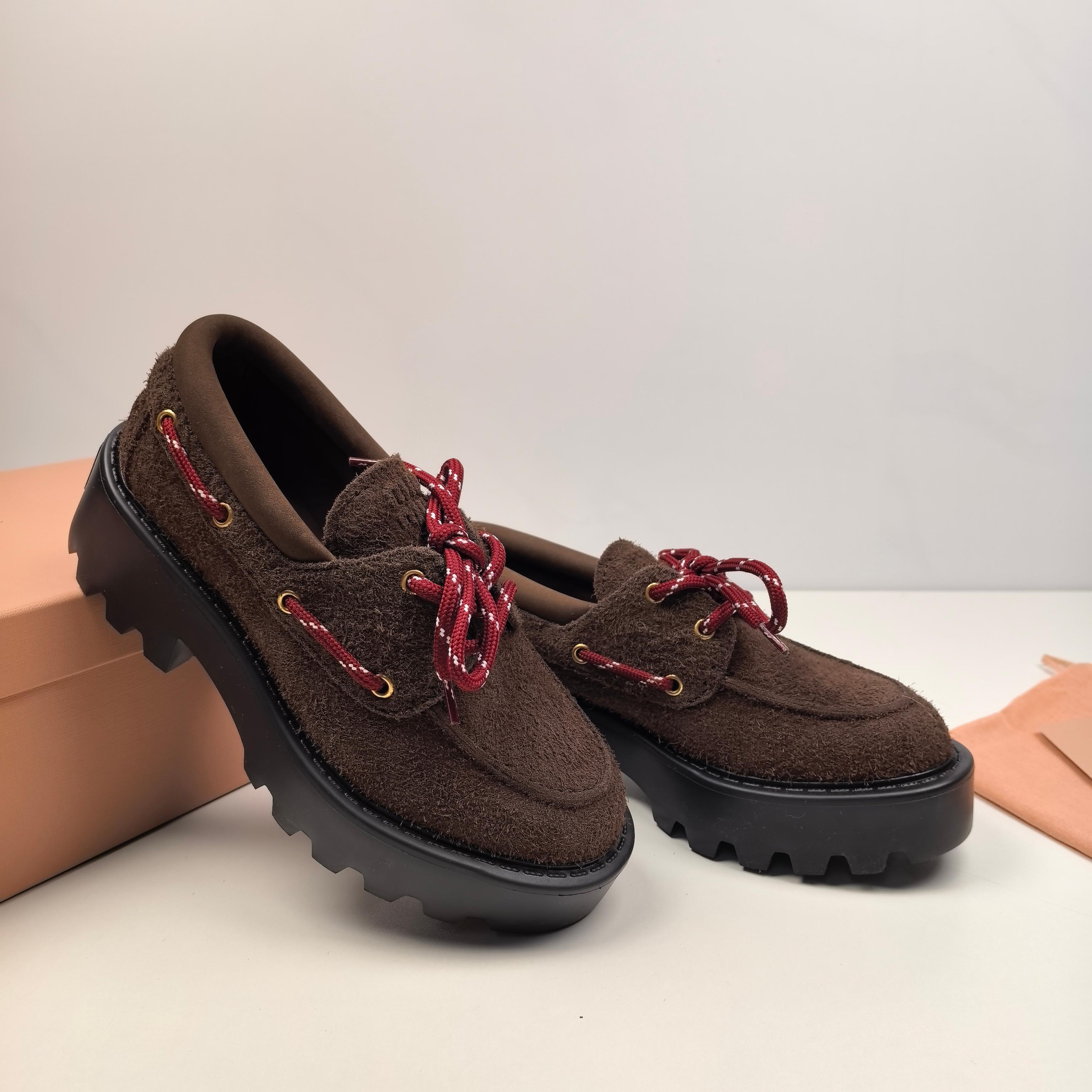 미우 미우 스웨이드 레더 로퍼 에크루