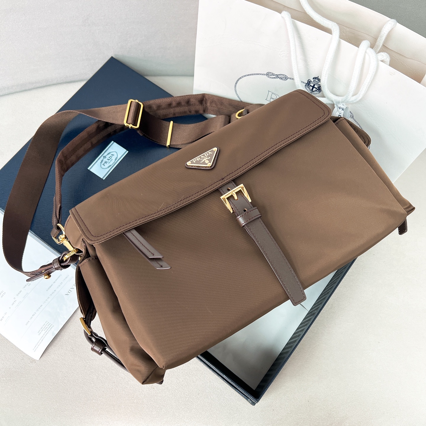 프라다 25FW 익스플로어 라지 리나일론 숄더백  1BD391 37.5*19*12cm