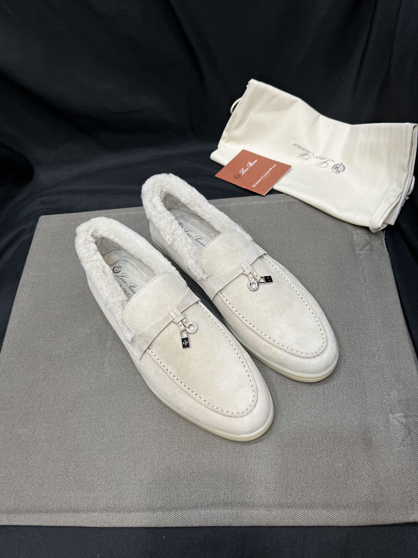 로로피아나 썸머 참 워크 양털