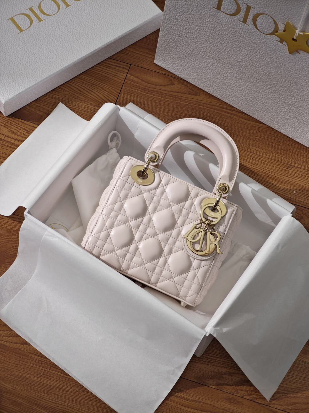 디올 레이디  미니 램스킨 M0505ONGE  17 x 15 x 7 cm